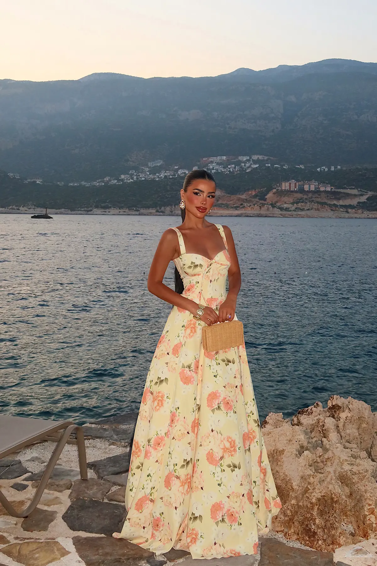 Sarı Fit & Flare Elbise Kalp Yakalı