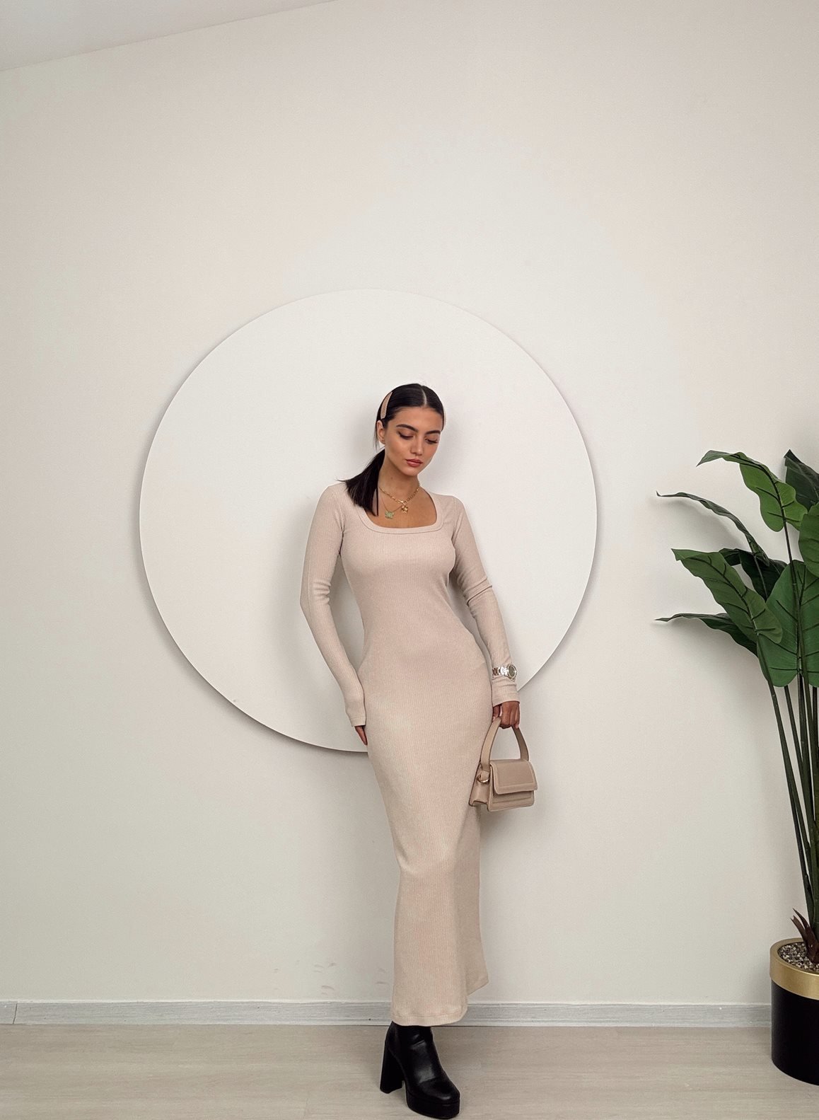 Bej Zarif Bodycon Elbise Kare Yaka İle