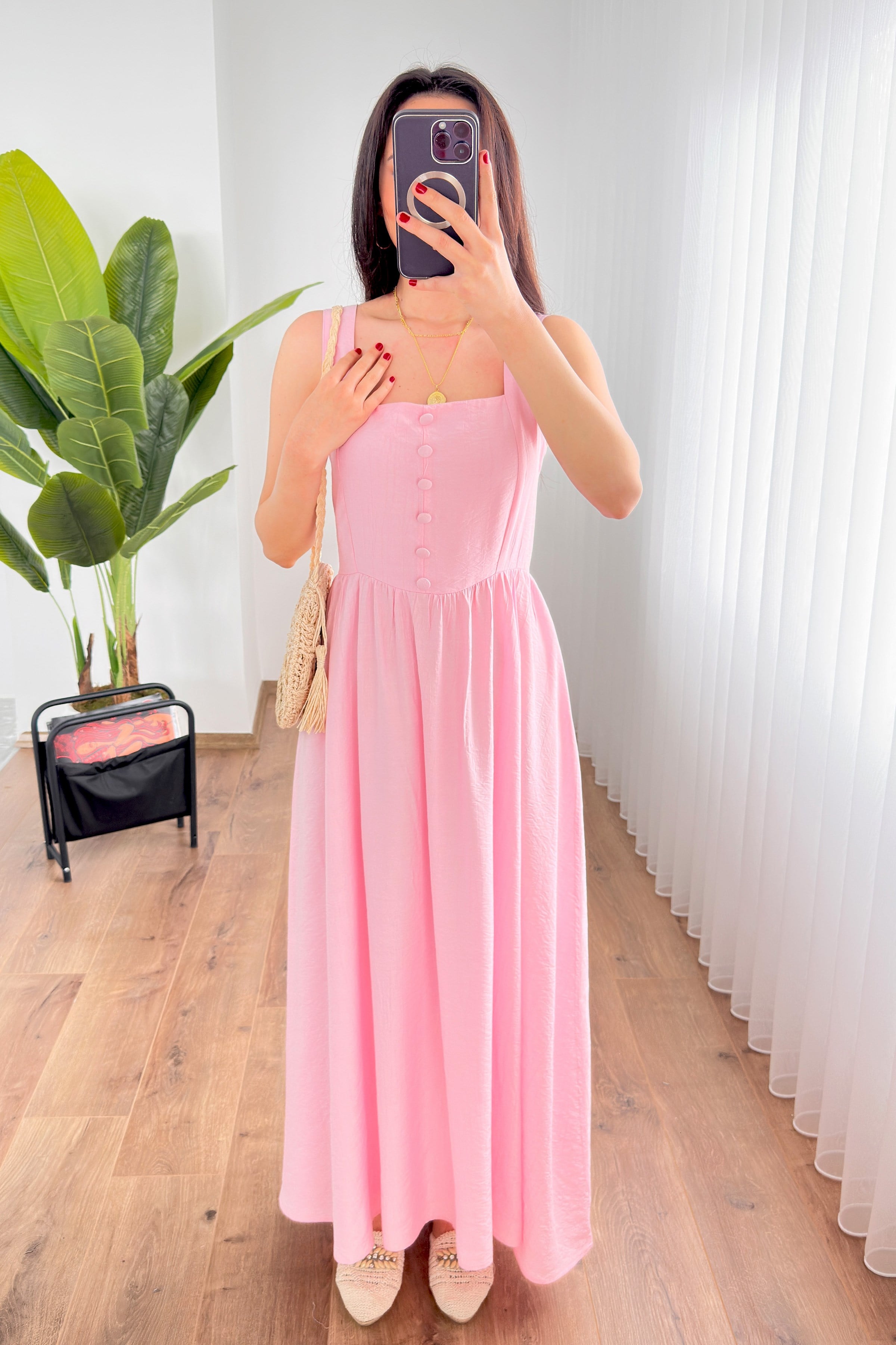Şık Pembe Kolsuz Slip Elbise Kare Yaka İle