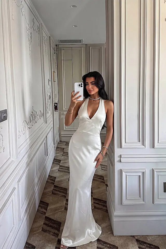 Şık Beyaz Slip Elbise Halter Yakalı