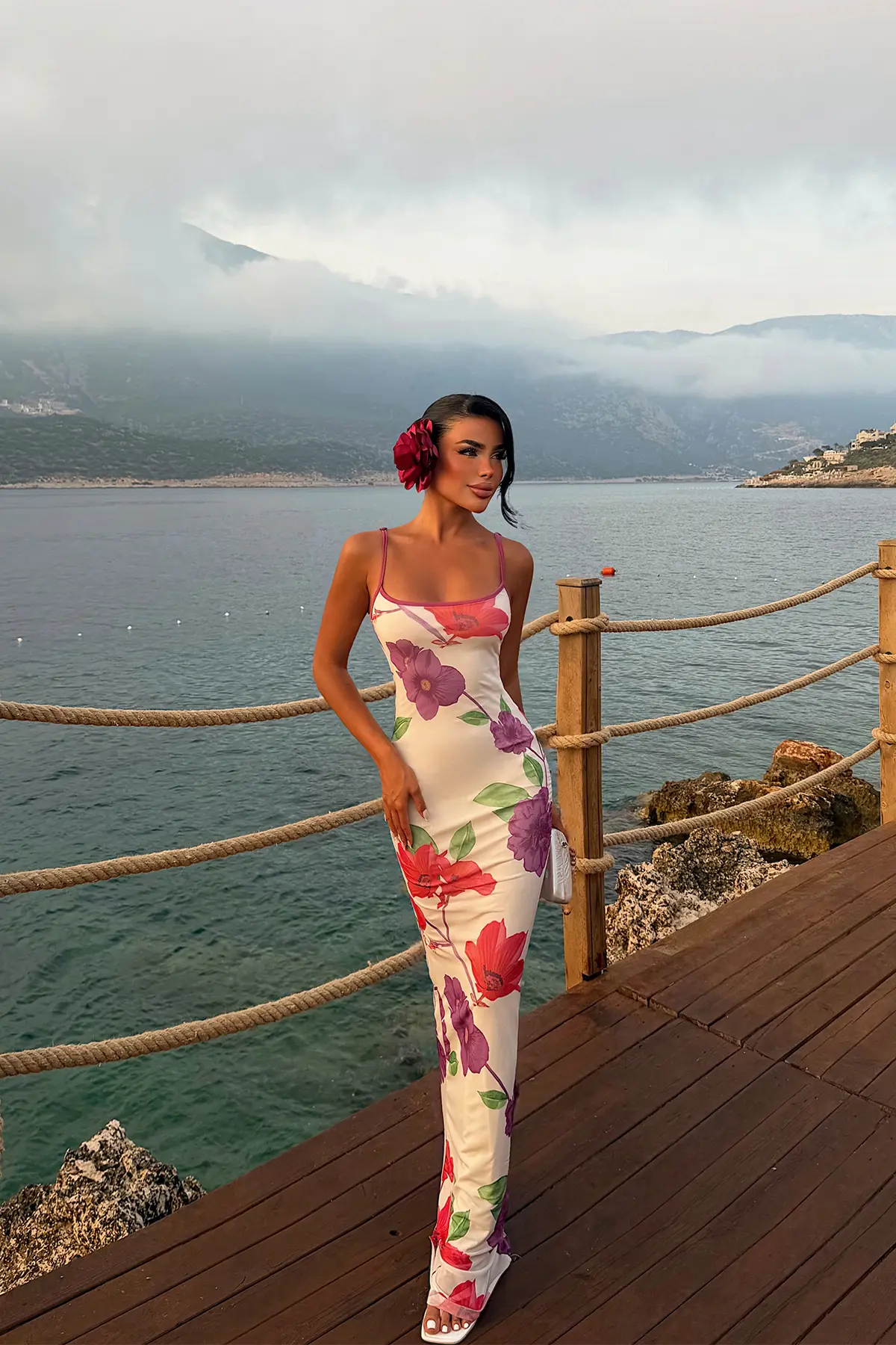 Beyaz Çiçekli Kolsuz Kare Yakalı Slip Elbise