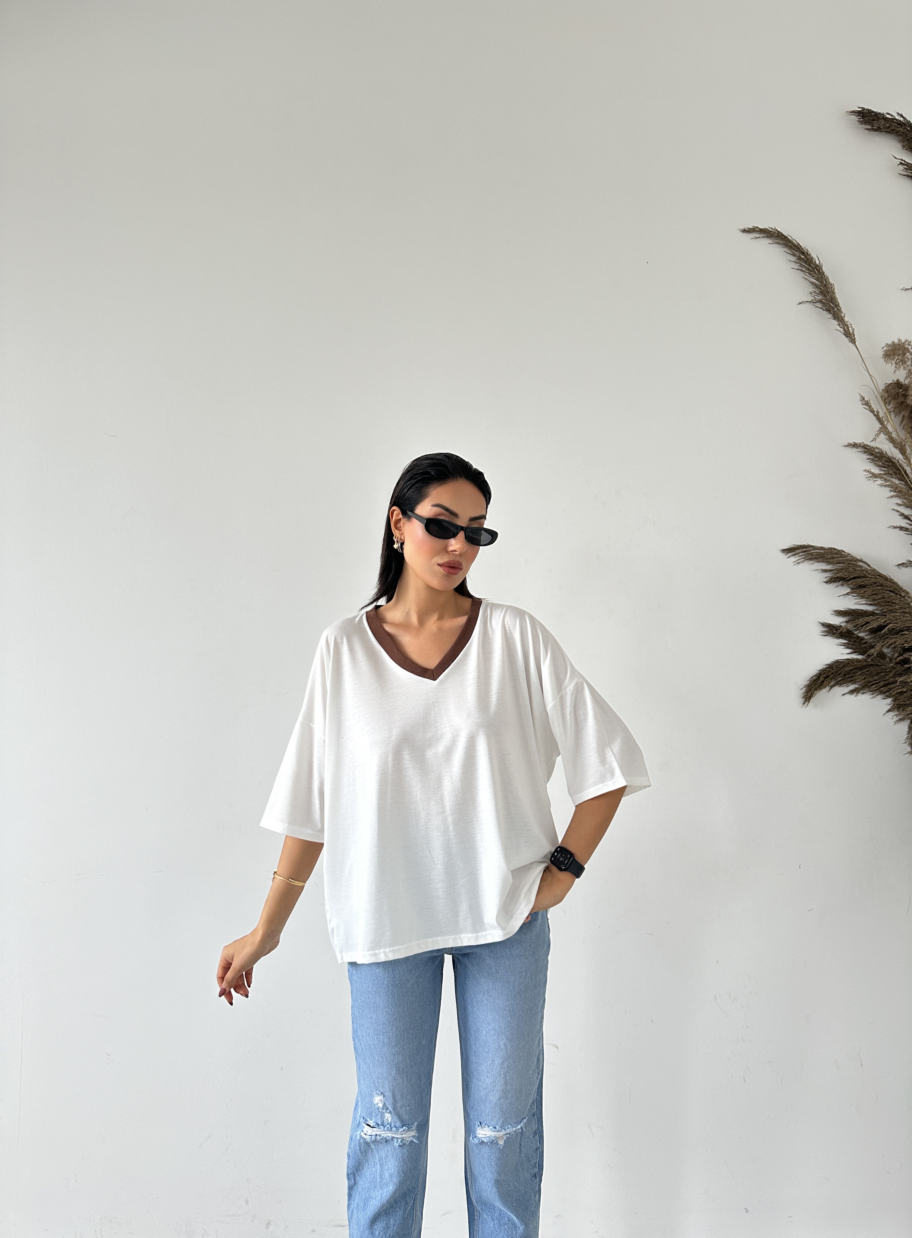 Yakası Renkli V Yaka Basic T-shirt