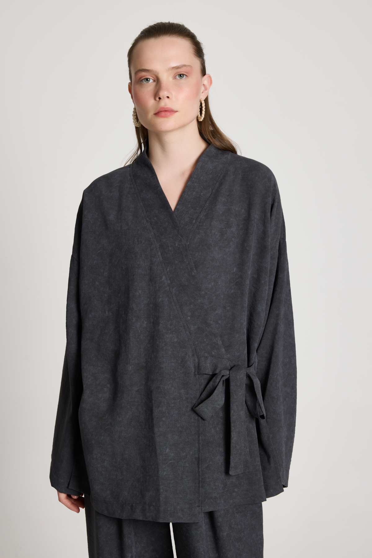 Siyah Bol Kalıp Bağlamalı V Yaka Kimono