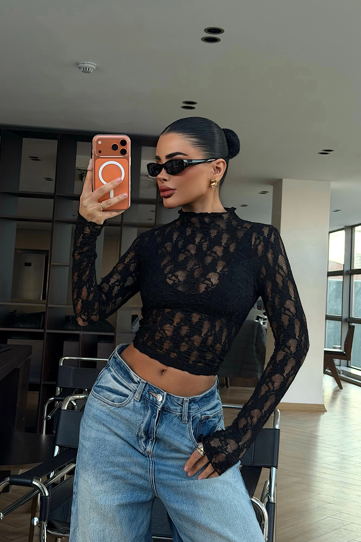 Siyah Çiçekli Dar Kalıp Crop Bluz Balıkçı Yakalı