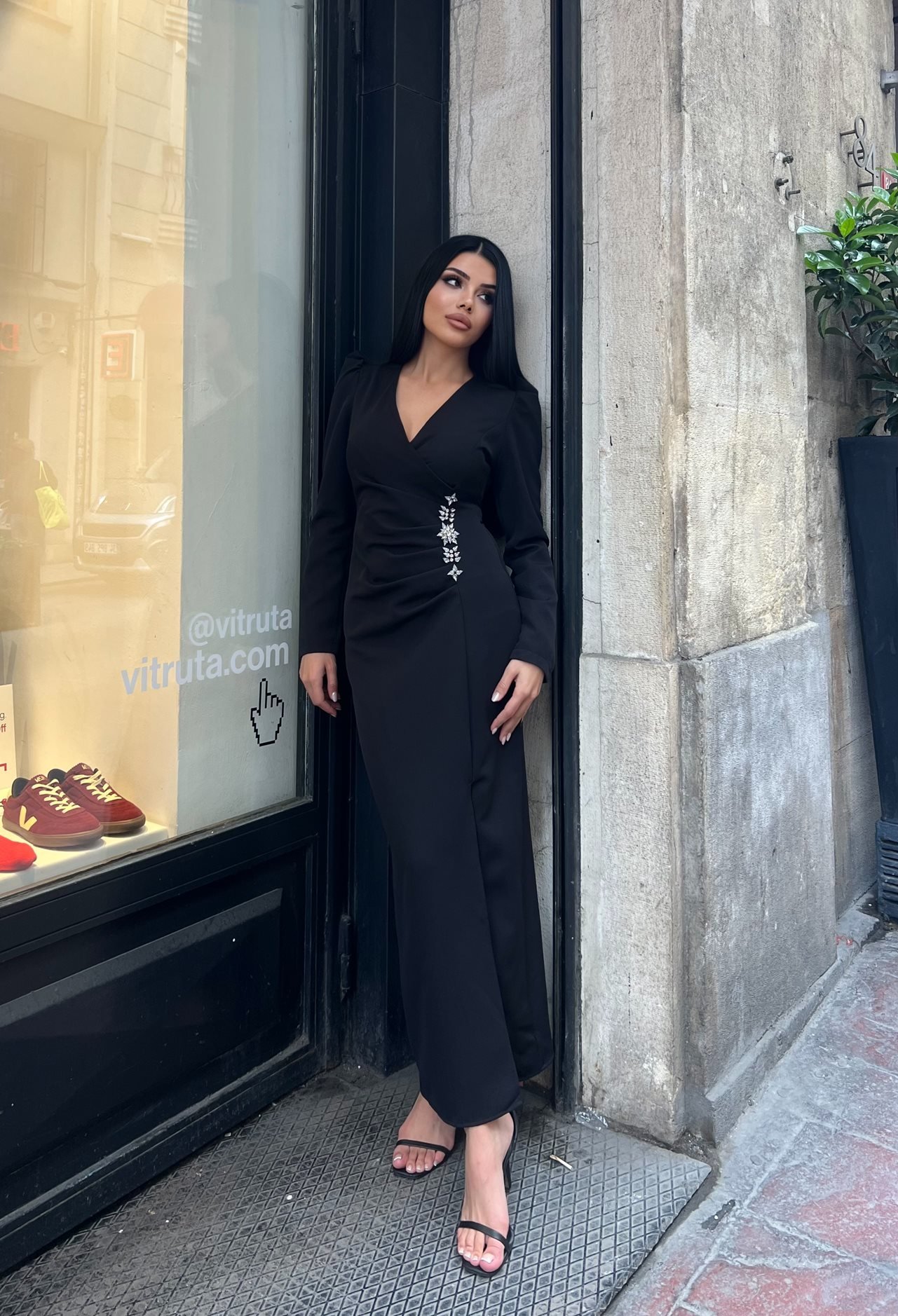 Şık Siyah Wrap Elbise Ve Karpuz Kollu