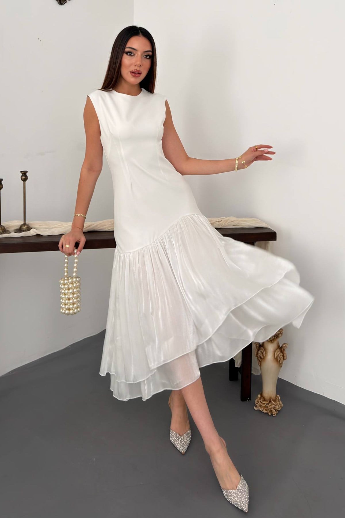 Zarif Beyaz Fit & Flare Elbise