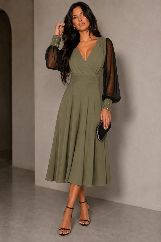 Şık Yeşil Fit & Flare Elbise Derin Dekolte İle