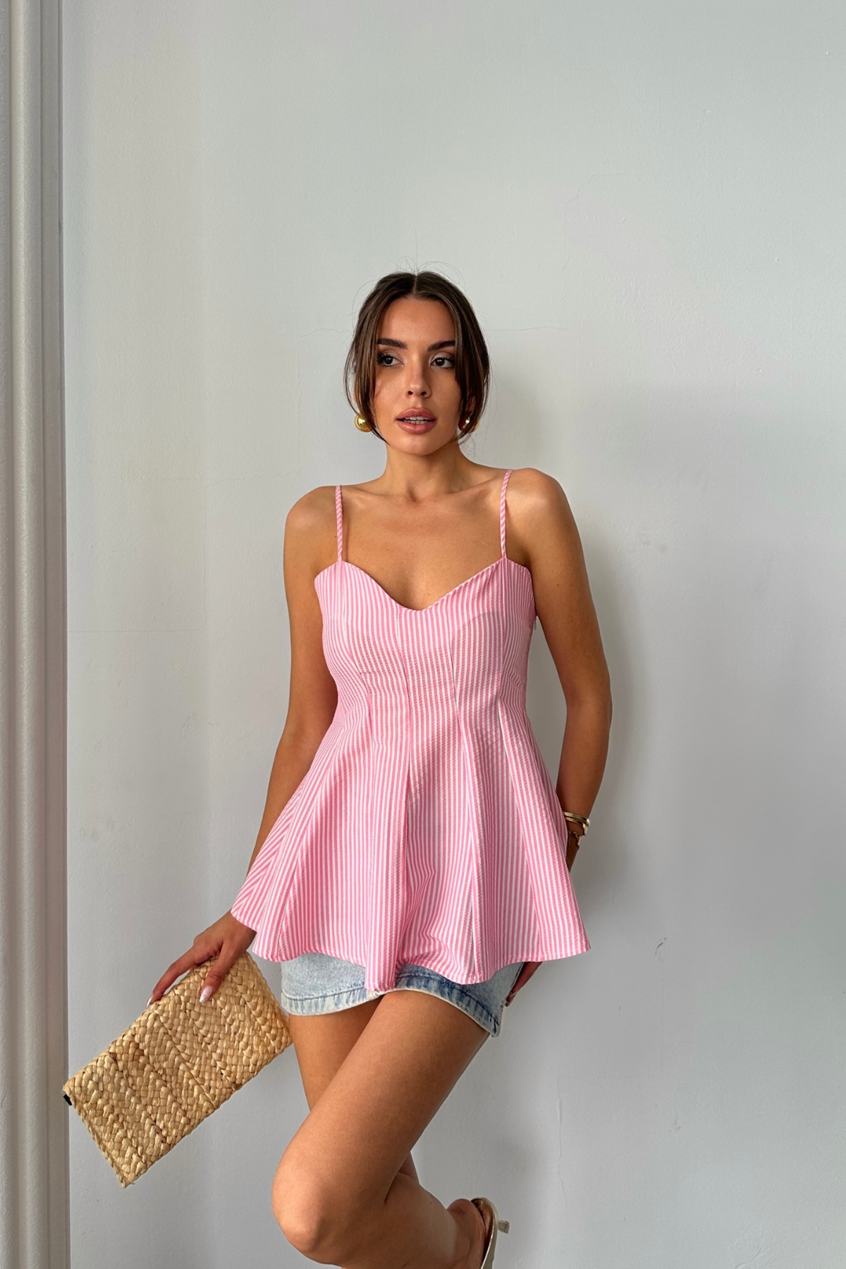 Pembe Çizgili Kolsuz Ekstra Dar Kalıp Bluz Kalp Yaka İle