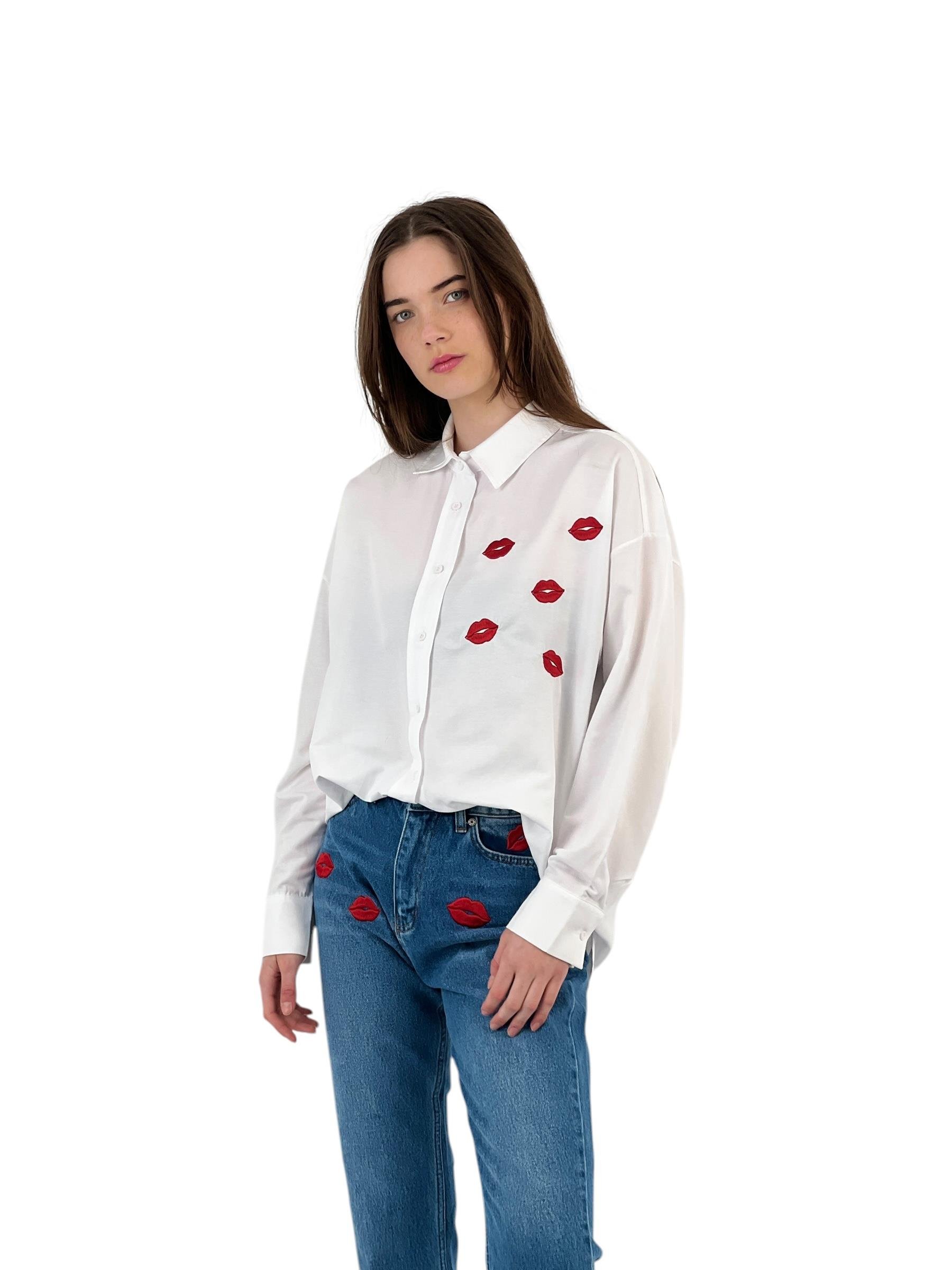 Oversize Gömlek - Dudak Nakış Detaylı