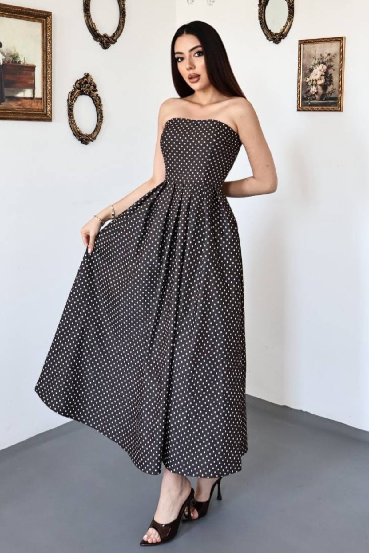 Zarif Siyah Puantiyeli Straplez Fit & Flare Elbise