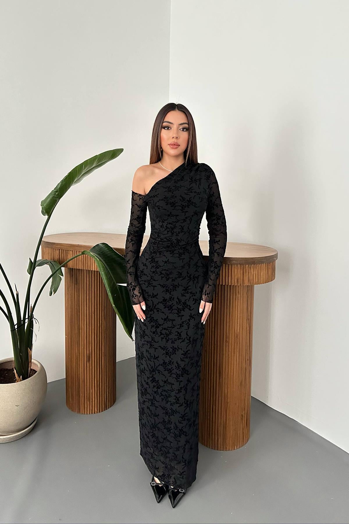 Siyah Zarif Fit & Düz Elbise Tek Omuzlu Yaka İle