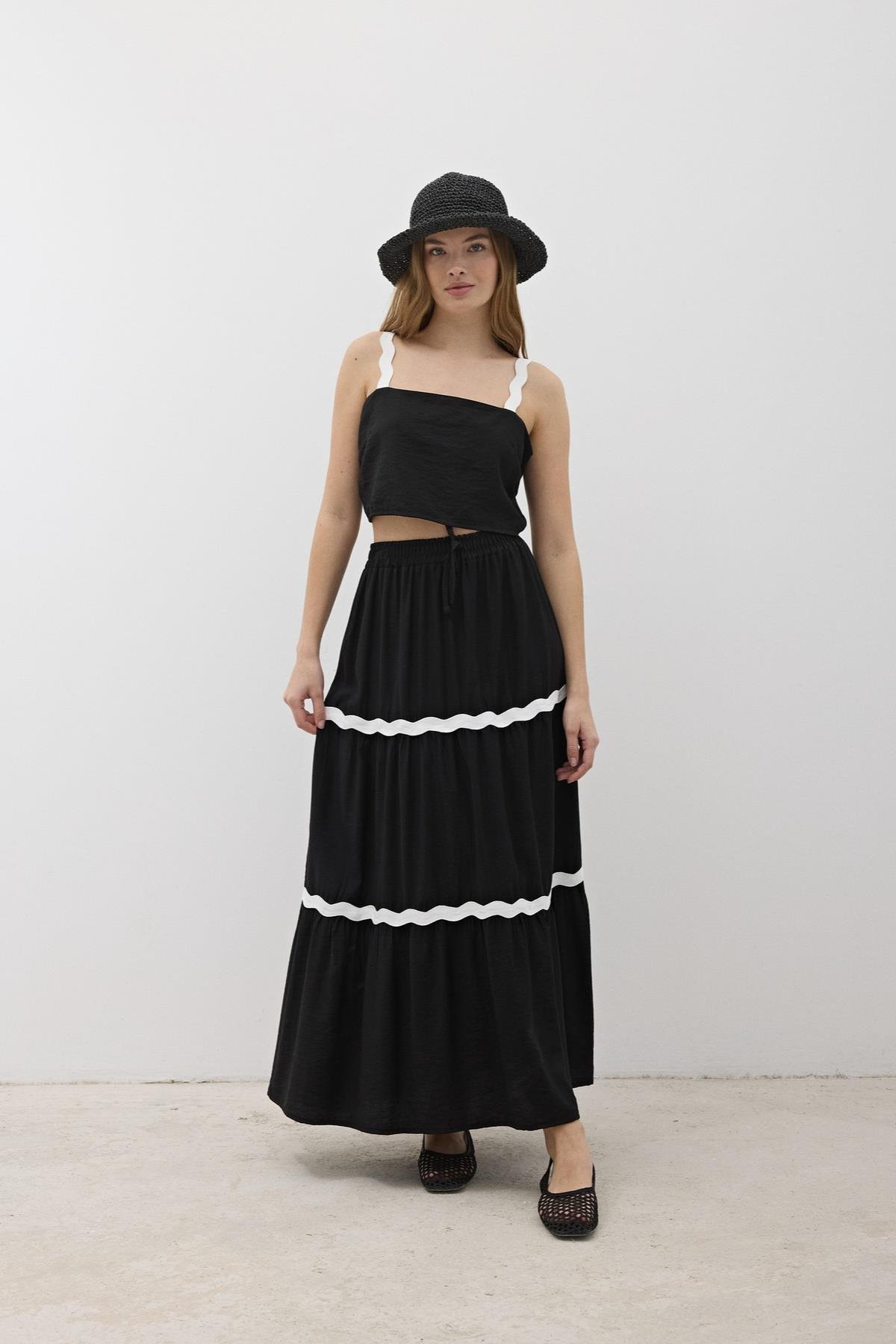 Askılı Su Taşı Desenli Crop Bluz Siyah