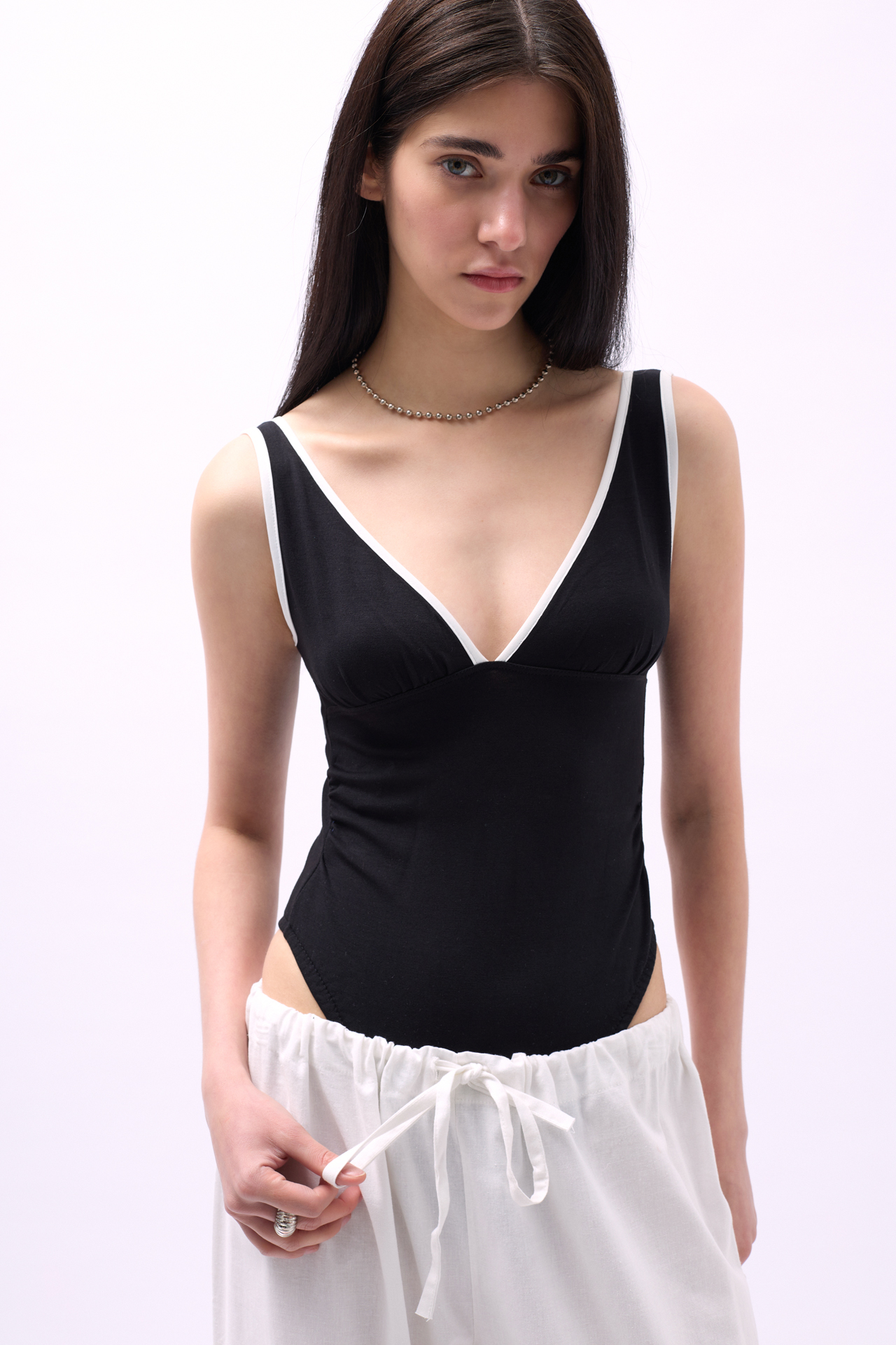 V Yaka Biye Detay Bodysuit - Siyah