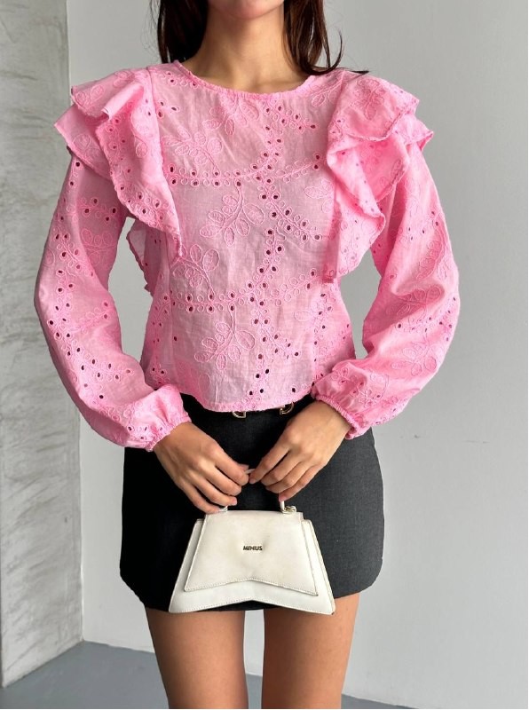 Pembe Bluzuz Uzun Fırfırlı Kollar