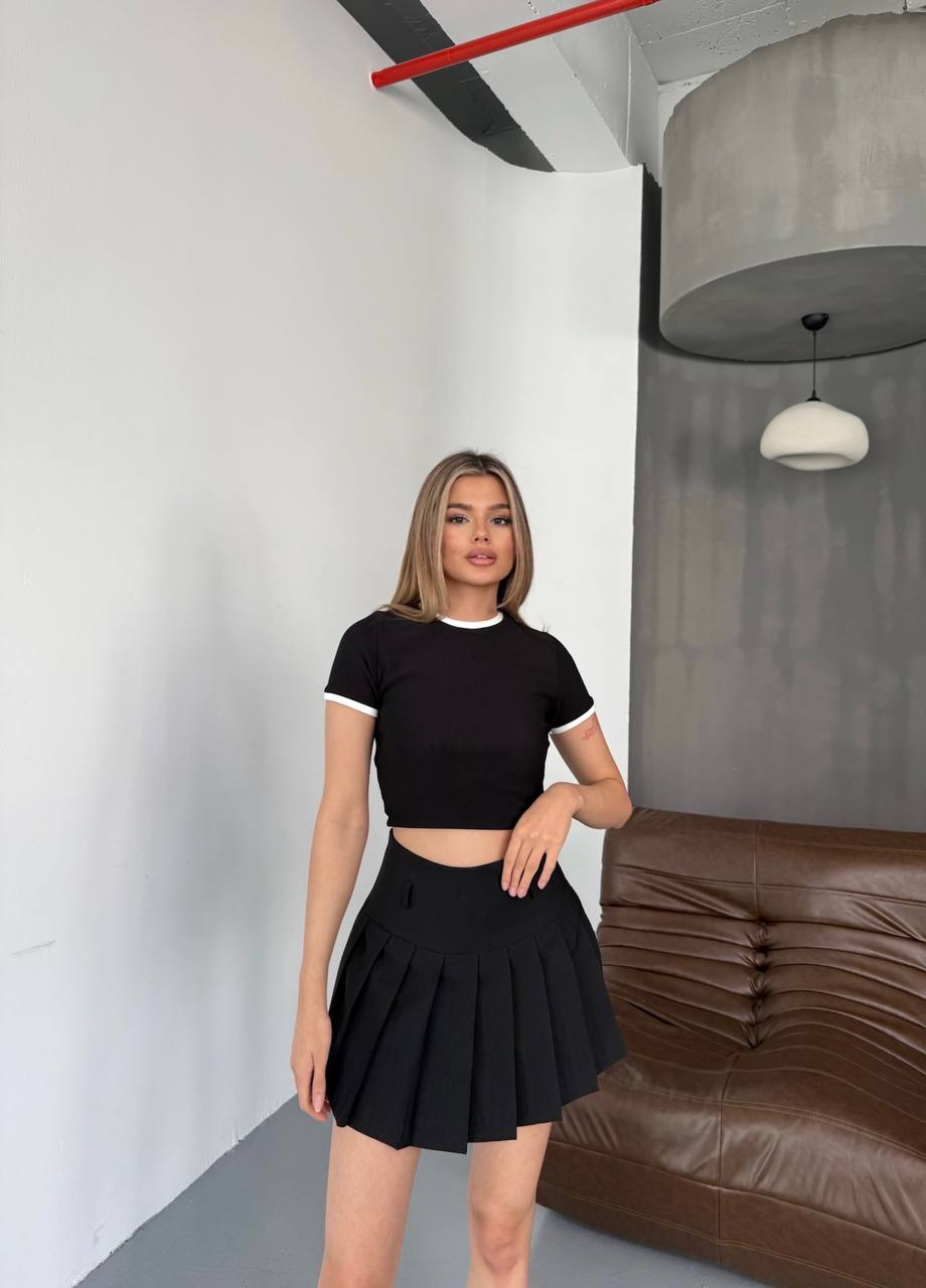 Siyah Crop Top Dar Kalıp Yuvarlak Yaka
