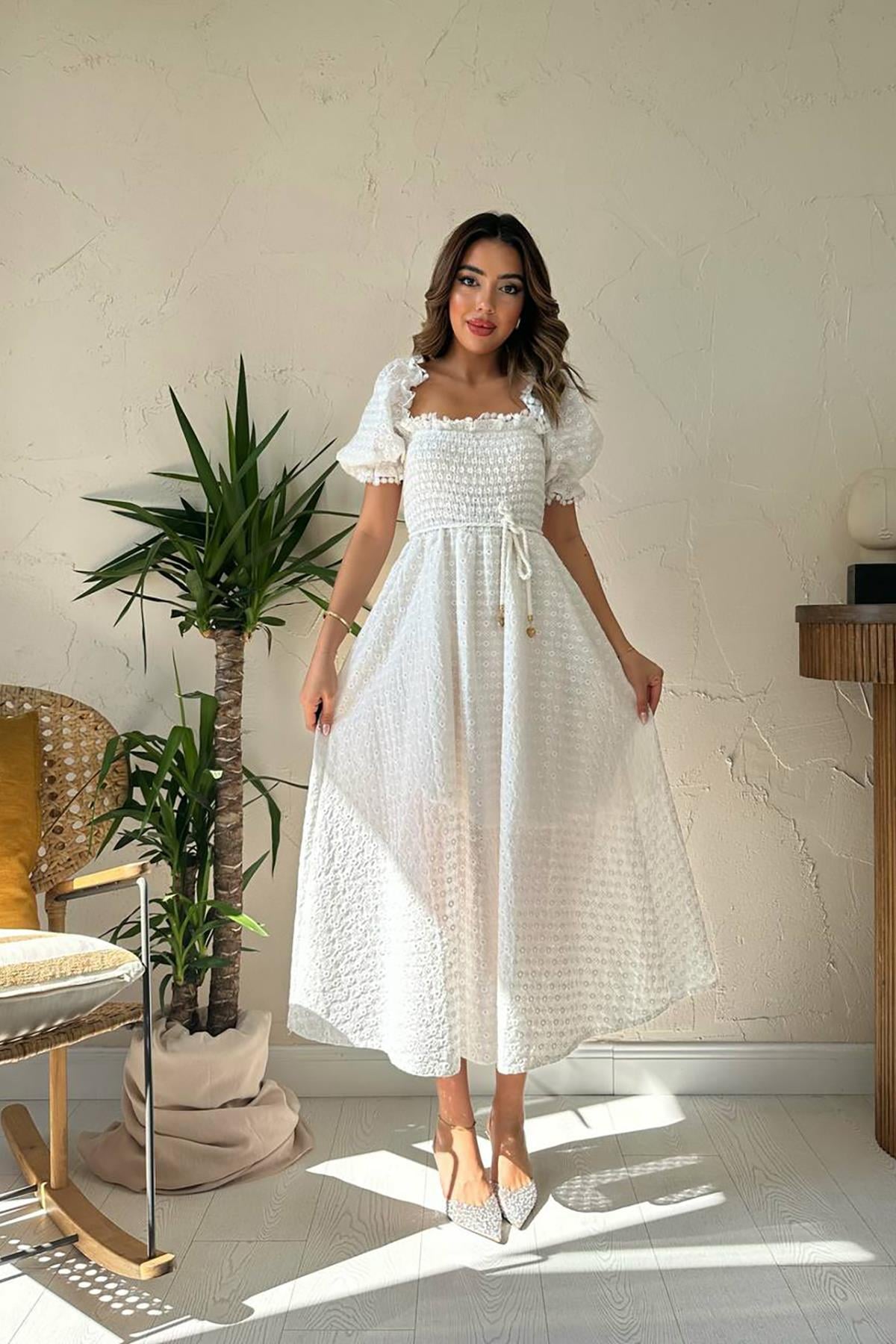 Beyaz Zarif Fit & Flare Maxi Elbise