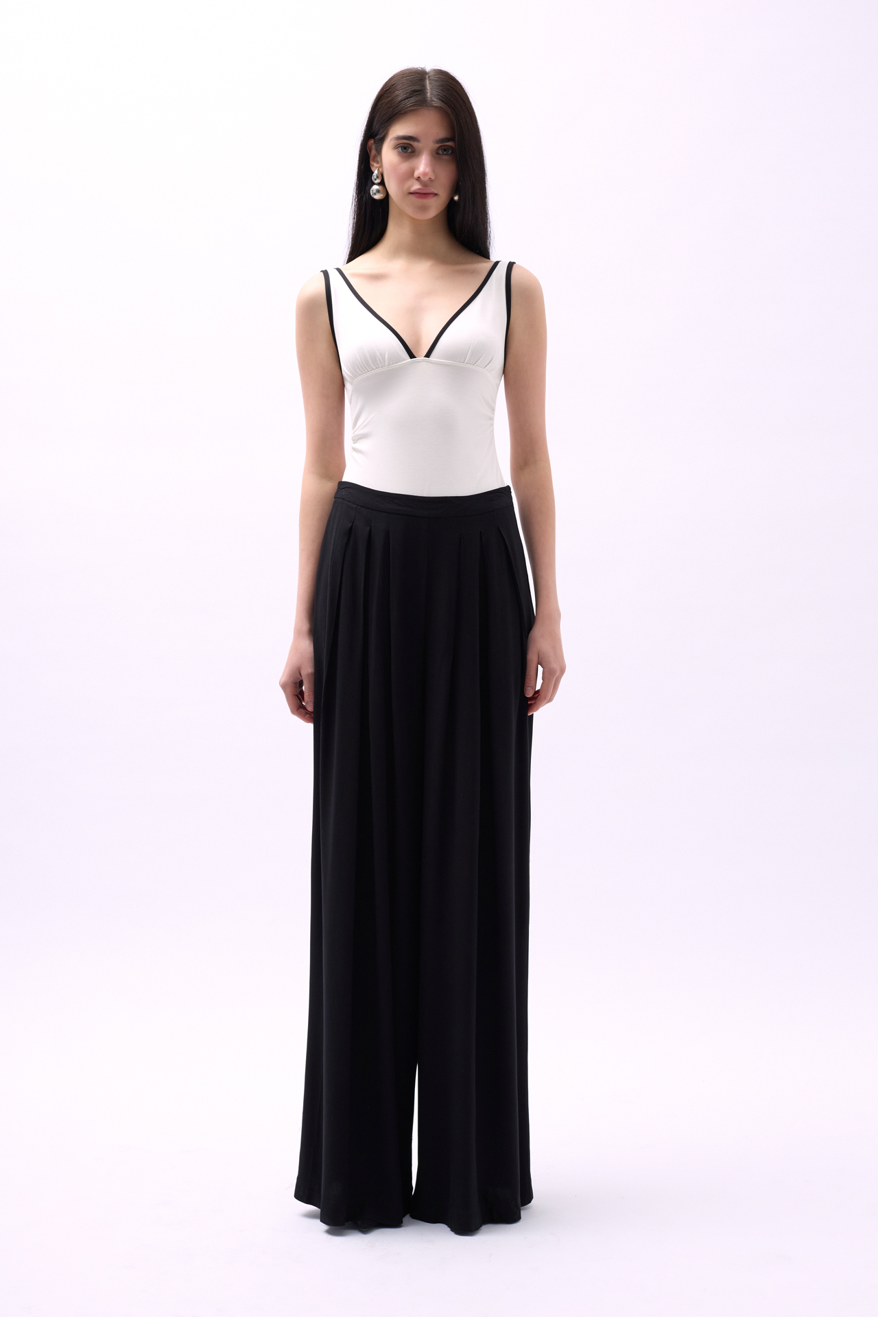 V Yaka Biye Detay Bodysuit - Beyaz