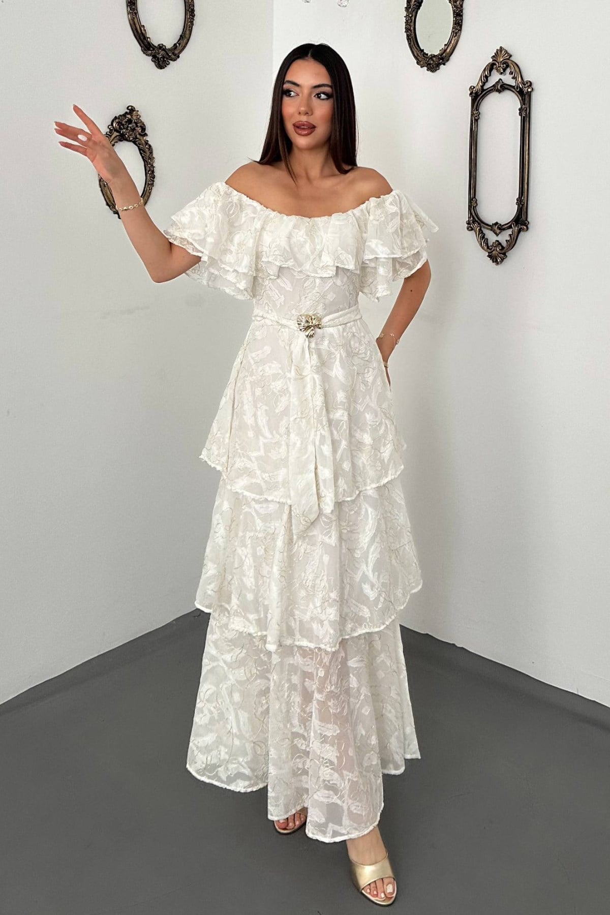 Beyaz Zarif Fit & Flare Elbise Fırfırlı Kısa Kollarla