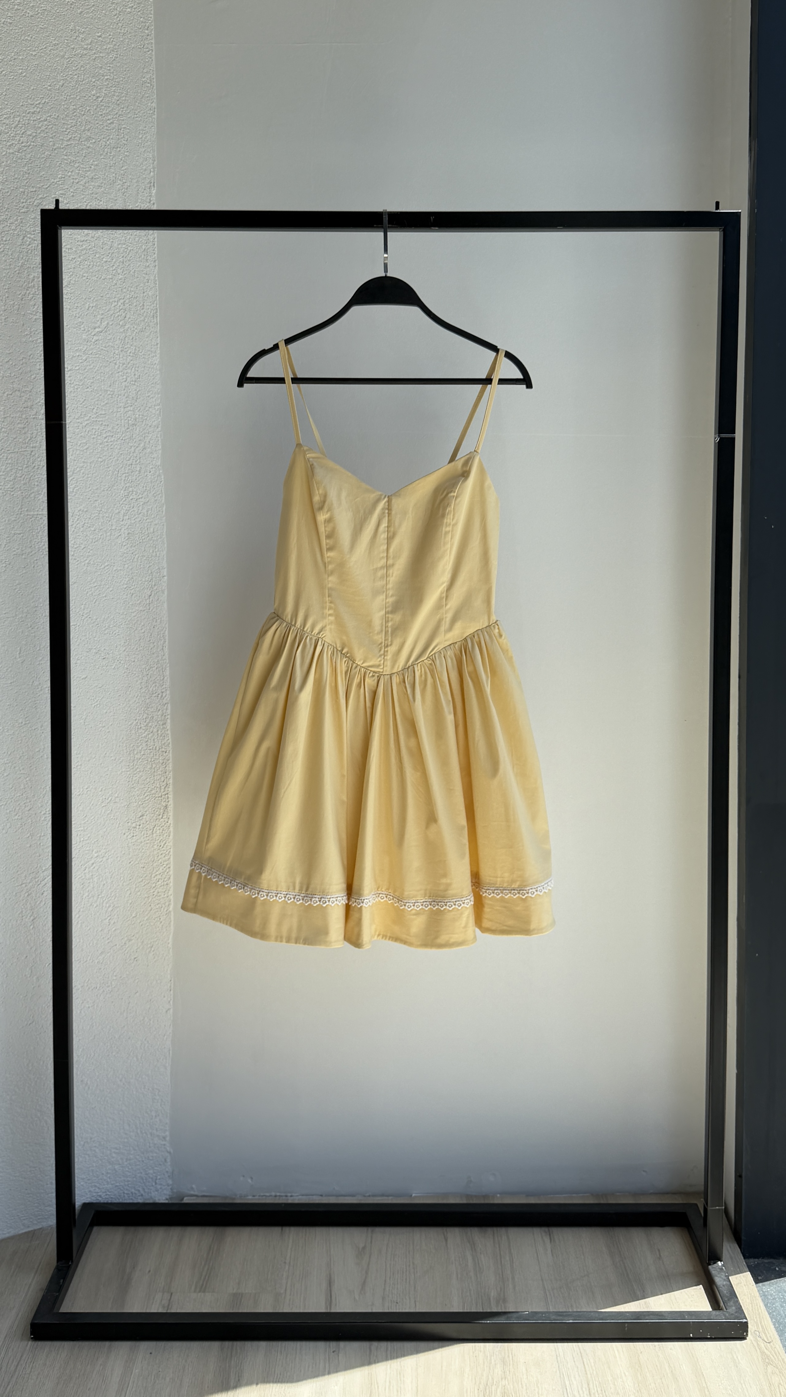 Sarı Fit & Flare Elbise Kalp Yaka İle