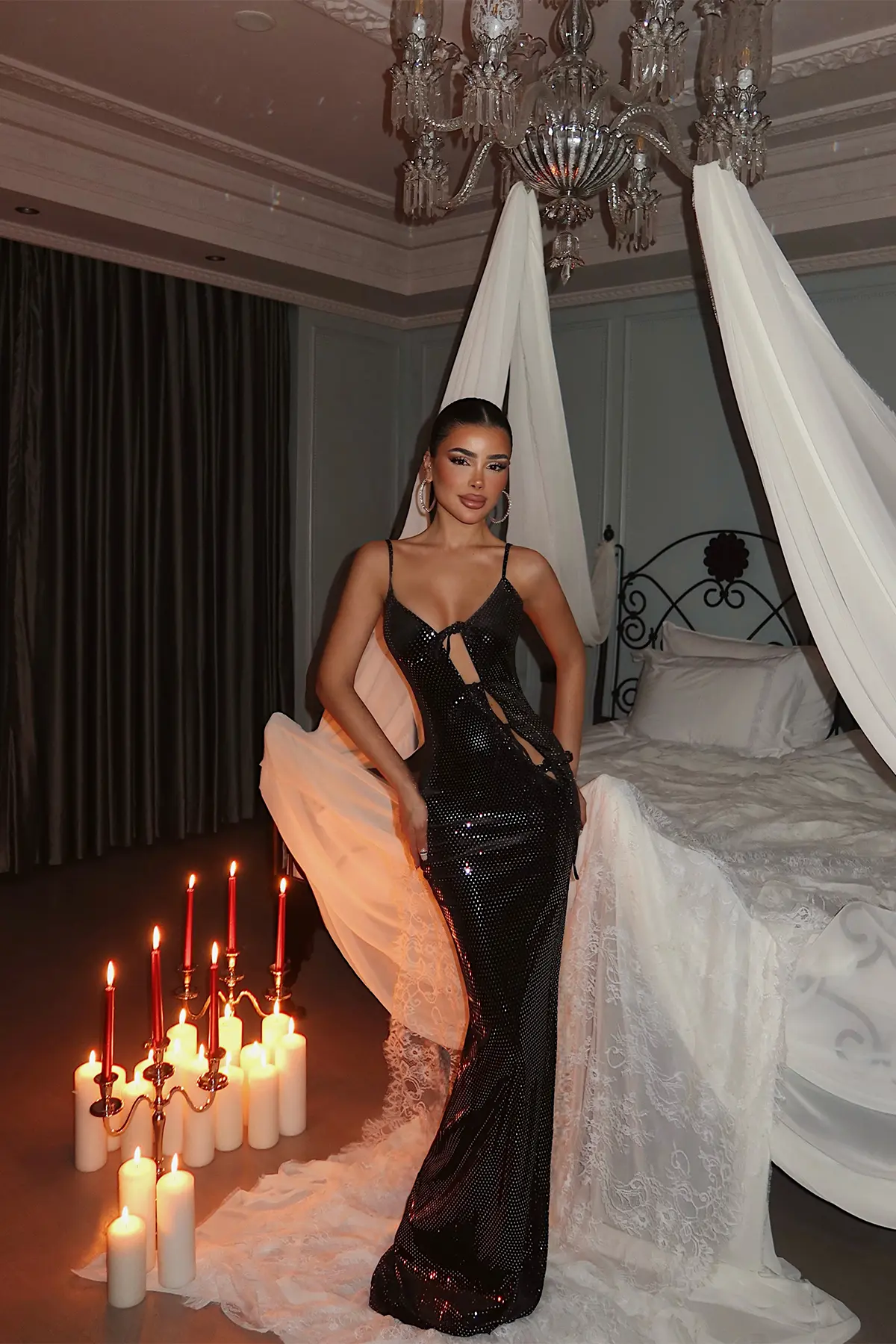 Siyah Payetli Bodycon Elbise  V Yakalı Ve Yer Hizasında