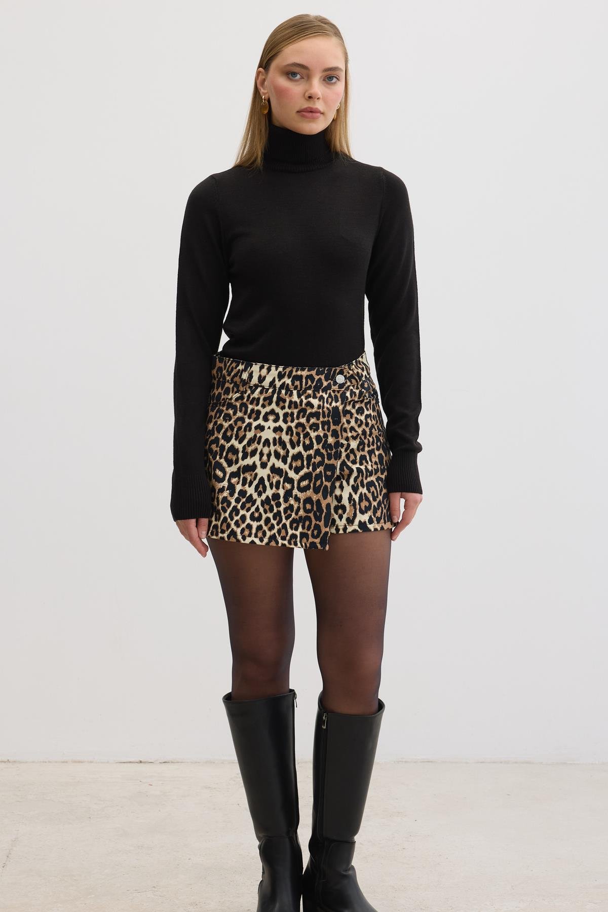 Leopar Desenli Kısa Şort - Kahve
