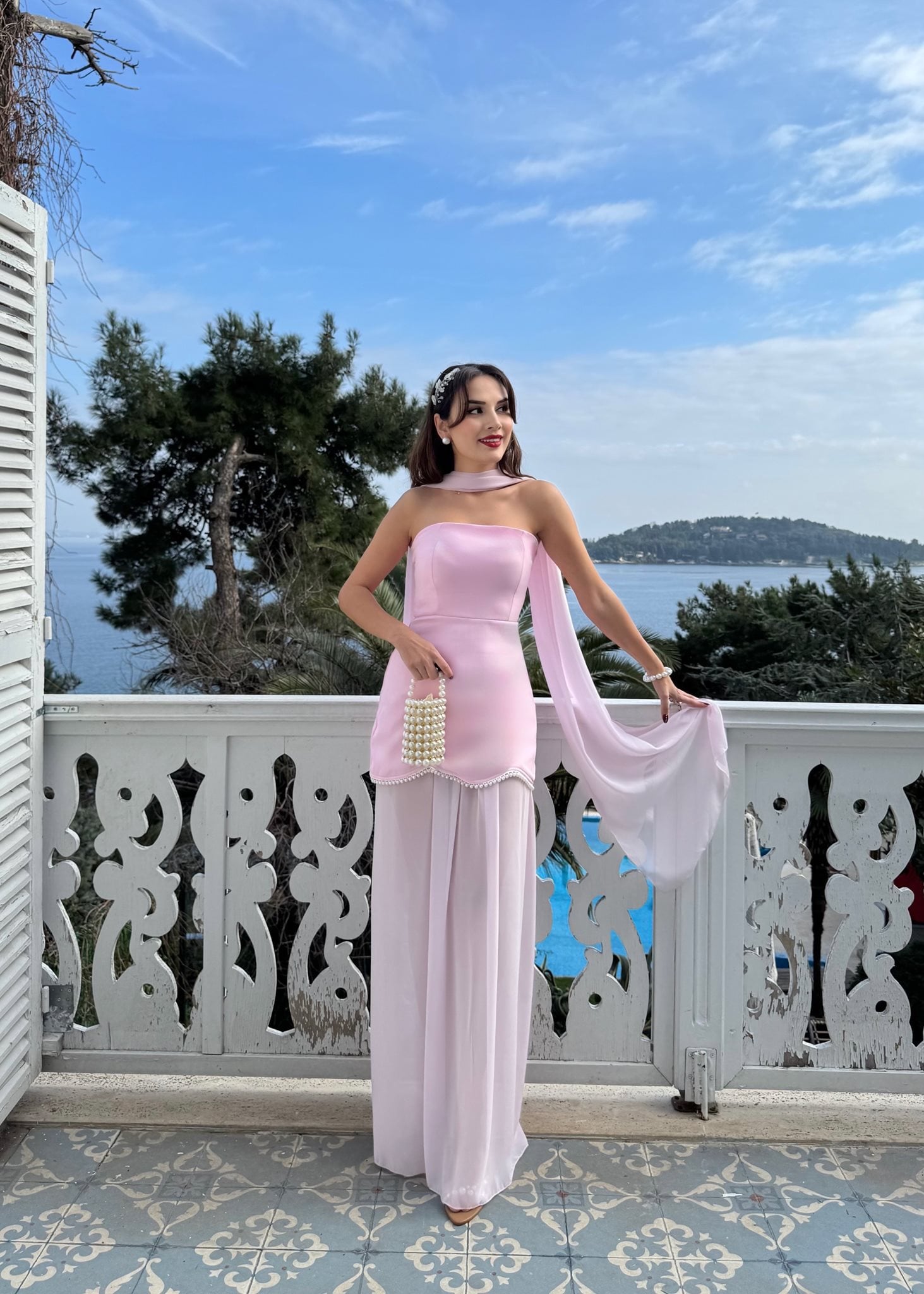 Zarif Pembe Slip Elbise Pelerin Kollu