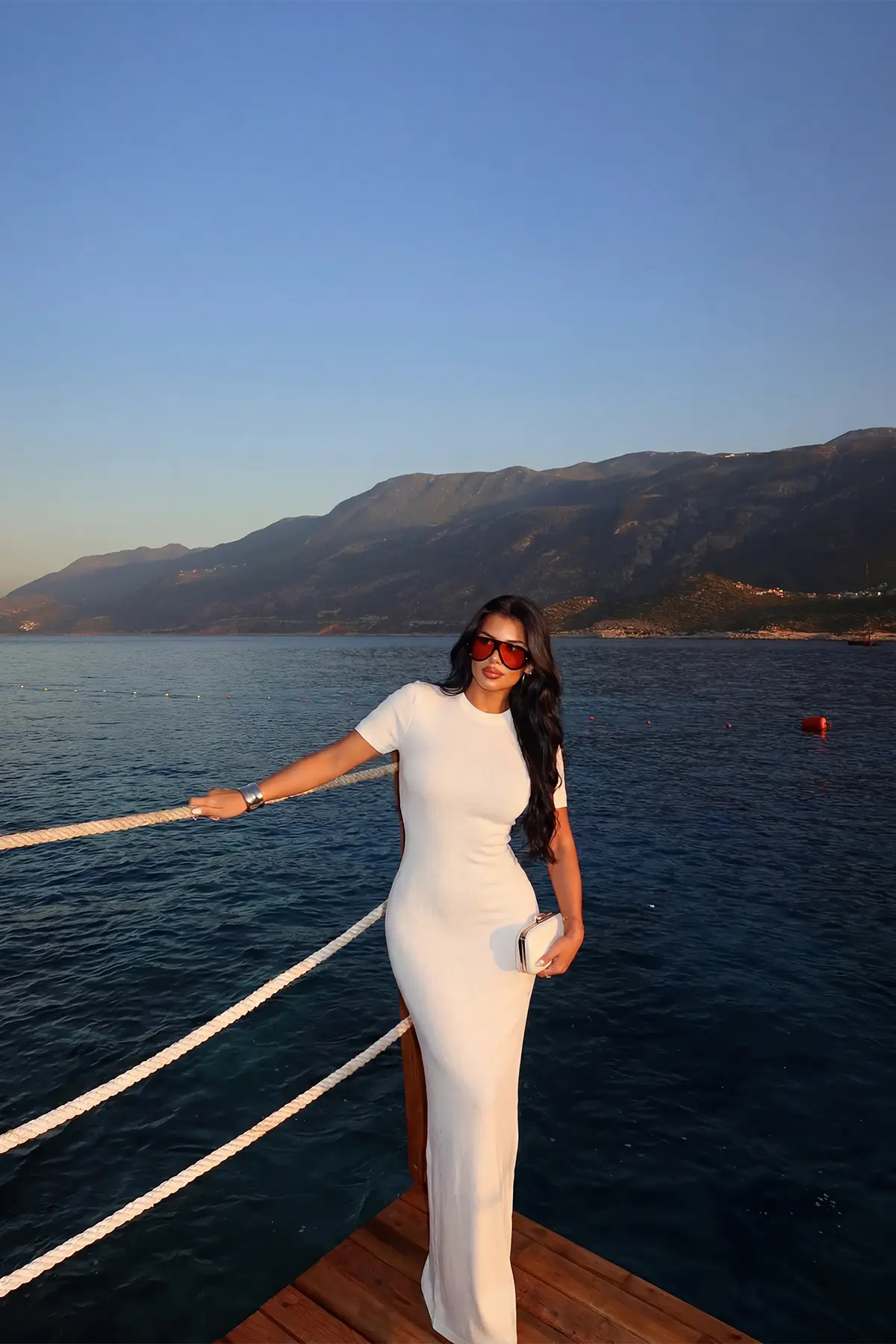 Şık Beyaz Bodycon Elbise Kısa Kollu