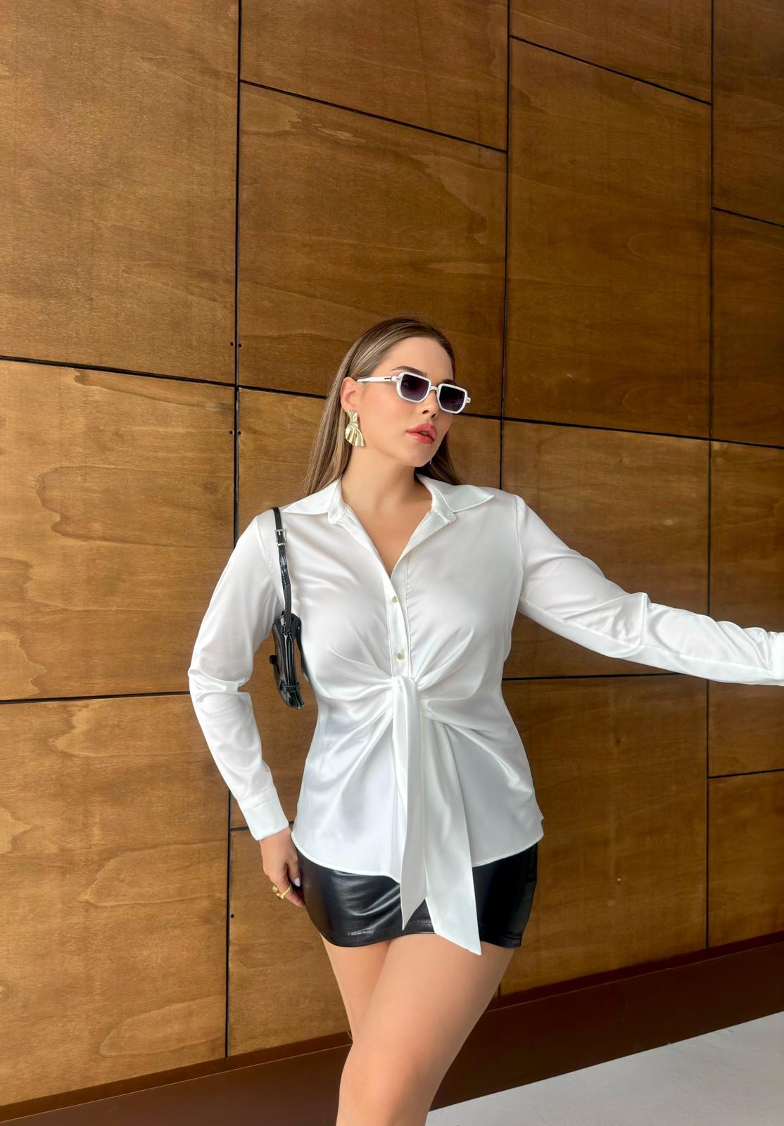 Beyaz Ekstra Dar Kalıp Çentikli Yaka Düğmeli Gömlek