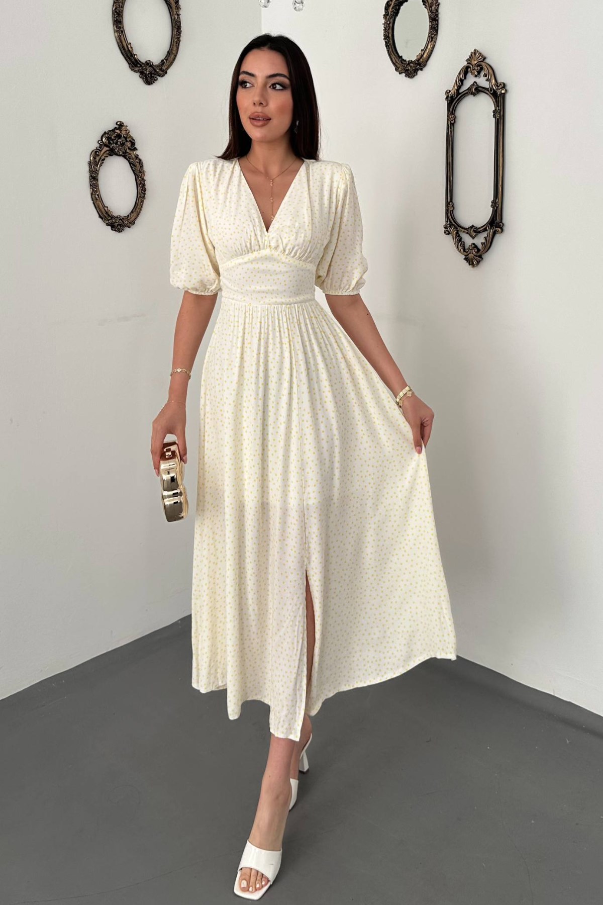 Zarif Beyaz Fit & Flare Elbise