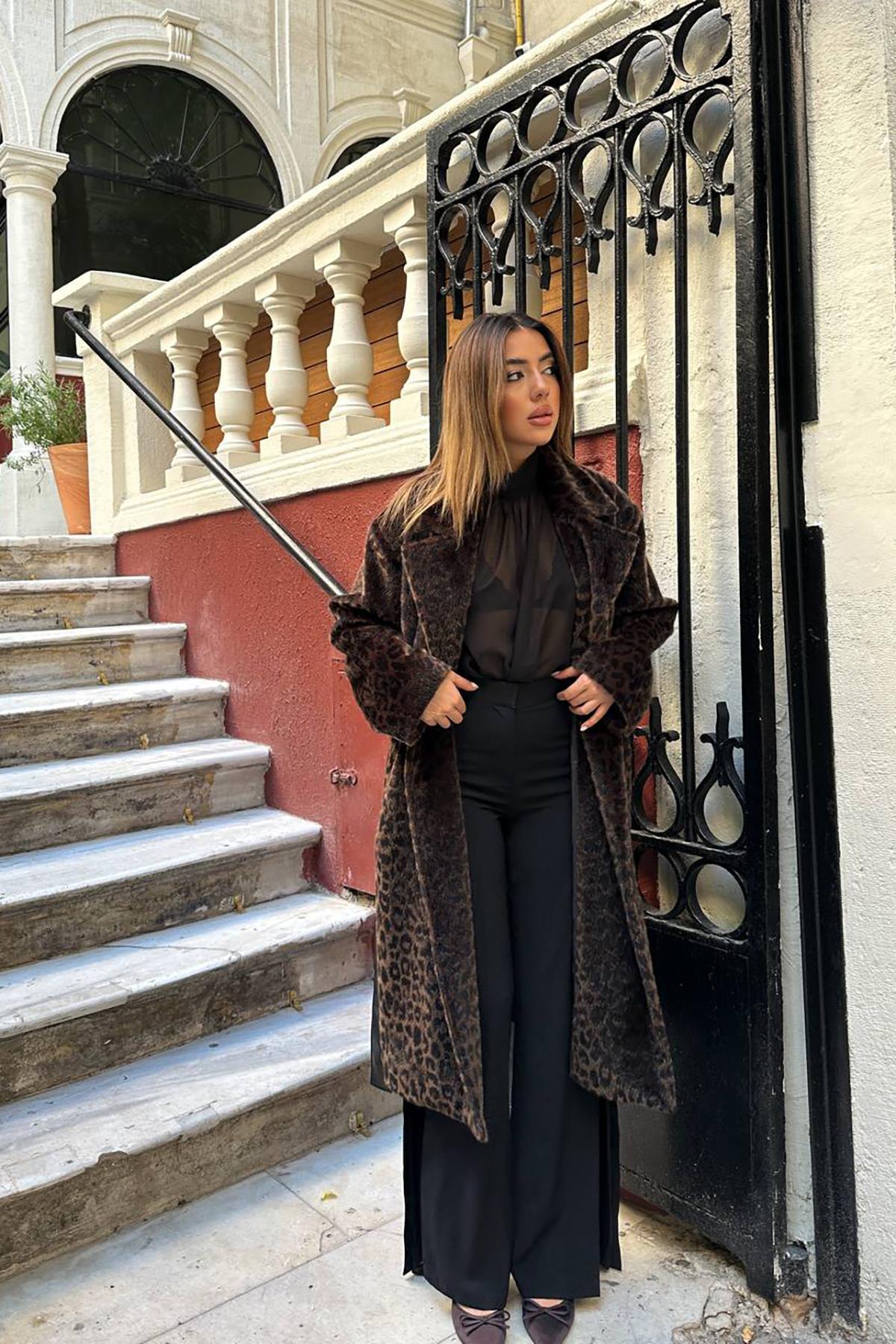 Kahverengi Zarif Vintage Çift Düğmeli Kürklü Kaban