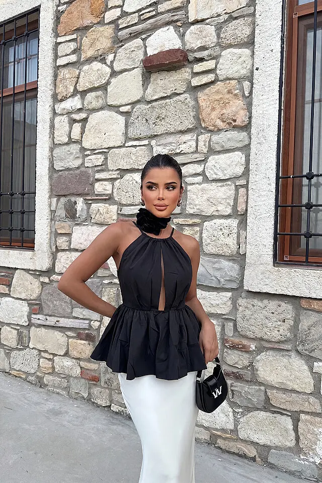 Siyah Kolsuz Halter Yaka Bluz