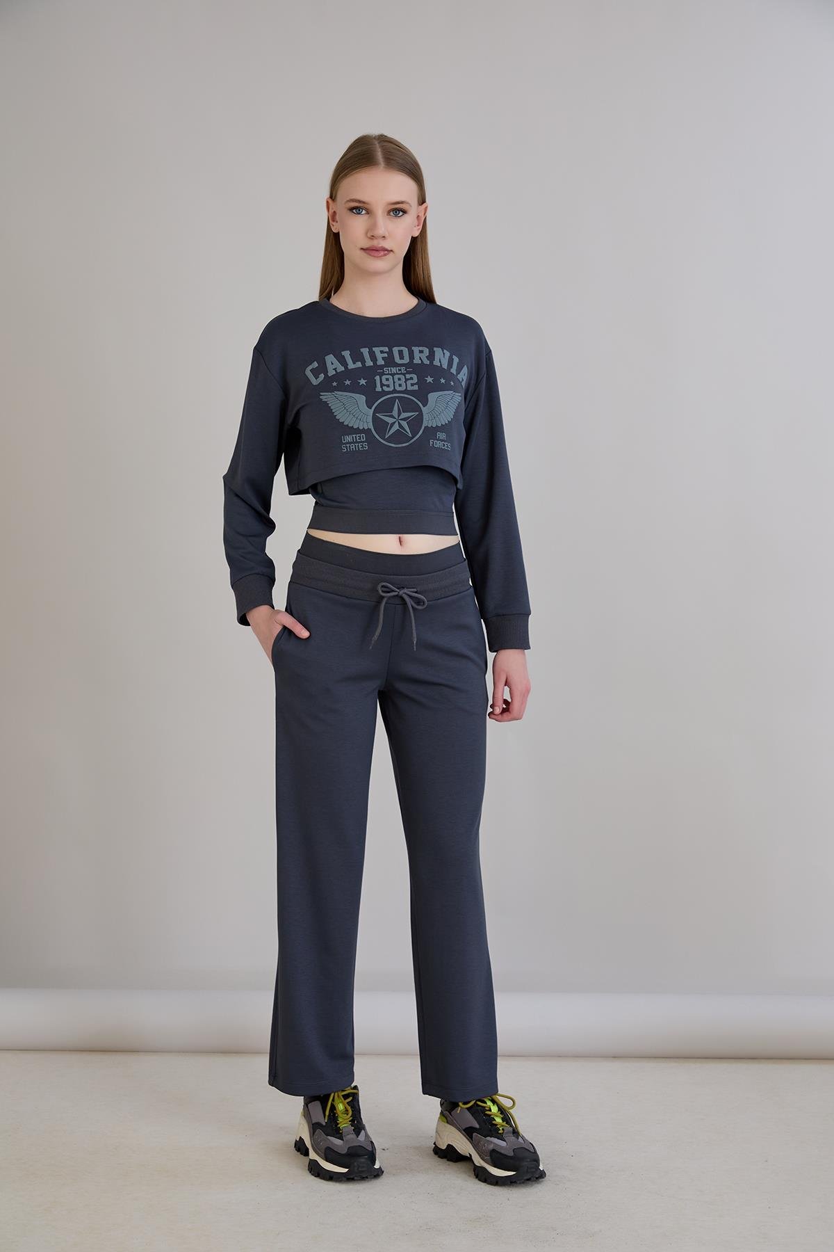 Gri Gündelik Spor Crop Top Yazı Baskılı