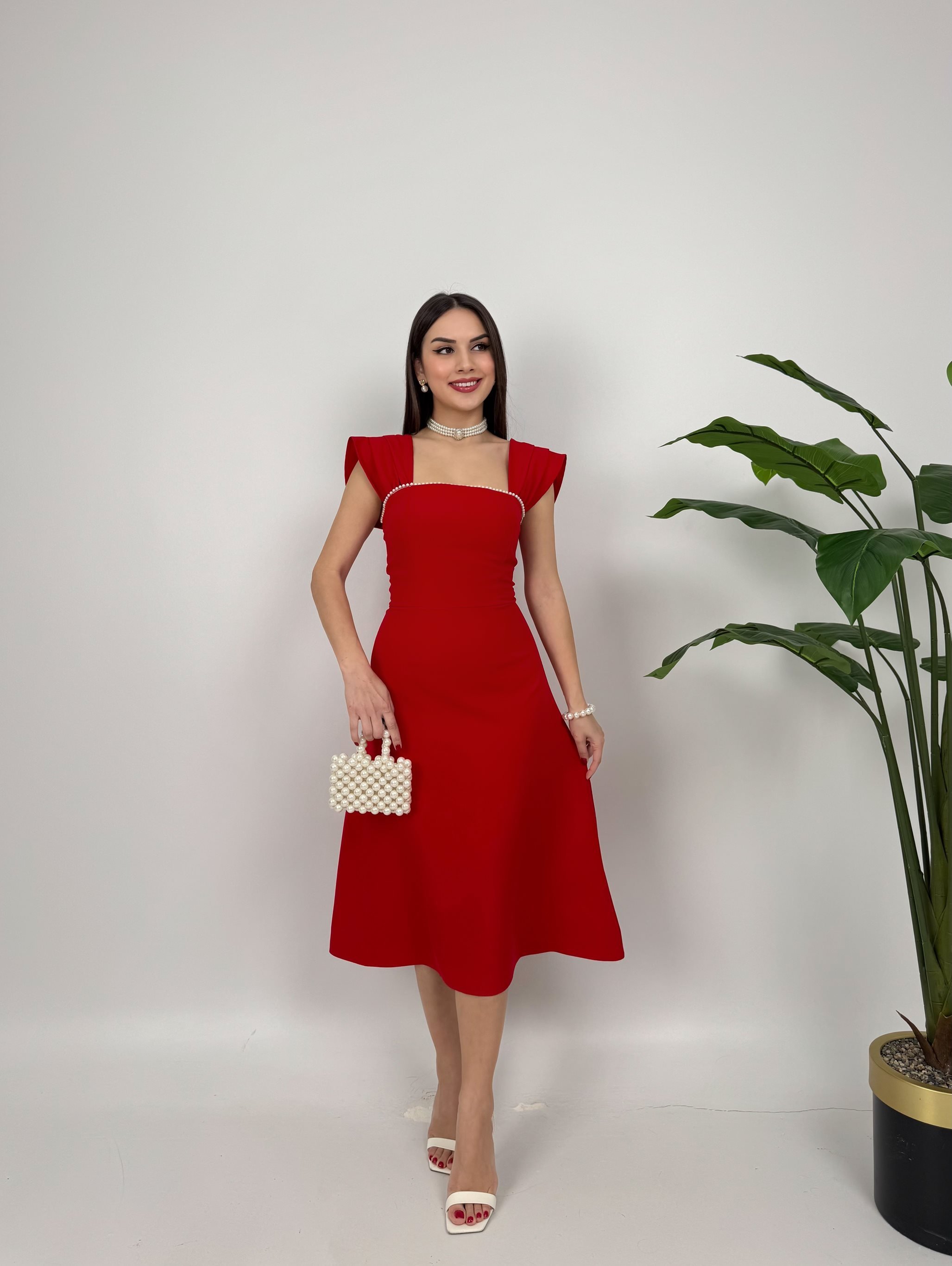 Zarif Kırmızı Fit & Flare Midi Elbise Omzu Açık Yakalı