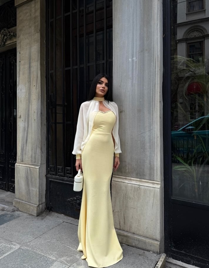 Zarif Sarı Bodycon Elbise Kalp Yakası İle