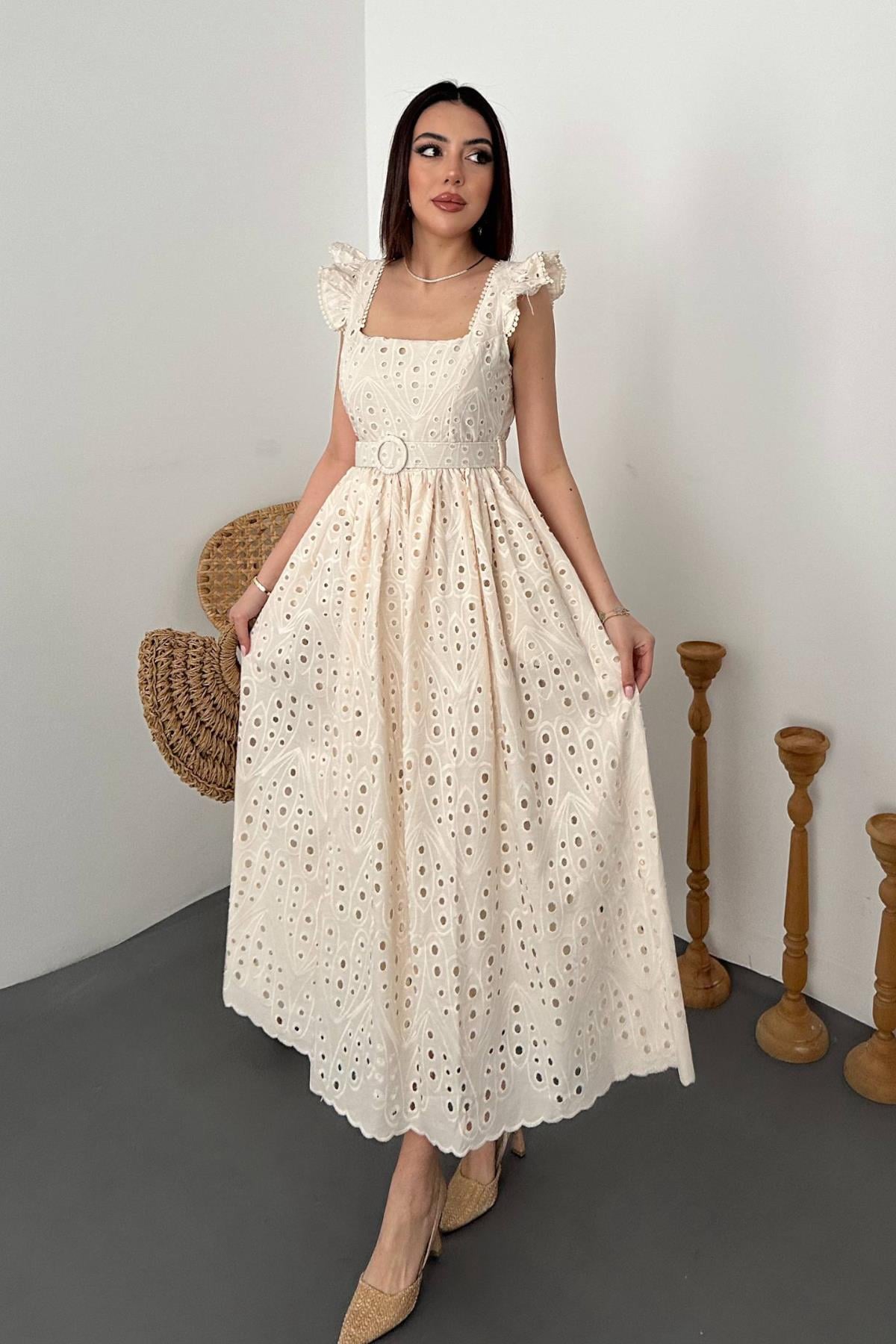 Beyaz Zarif Fit & Flare Midi Elbise
